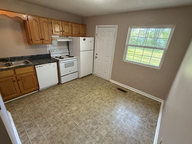409 E Moore St, Tullahoma, TN 37388
