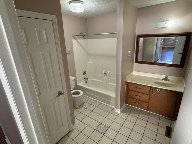 409 E Moore St, Tullahoma, TN 37388