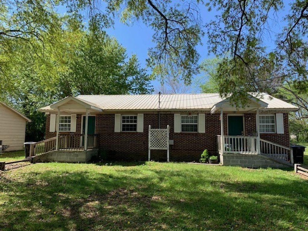409 E Moore St, Tullahoma, TN 37388