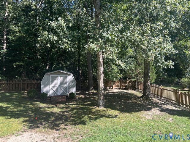 8336 Devils Den Ln, Mechanicsville, VA 23111
