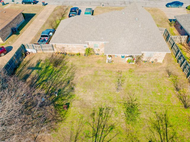 3740 Castlegate Drive, Paris, TX 75462