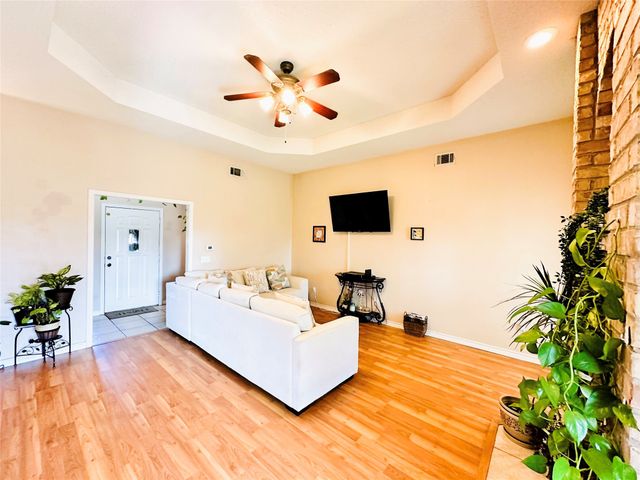 3740 Castlegate Drive, Paris, TX 75462