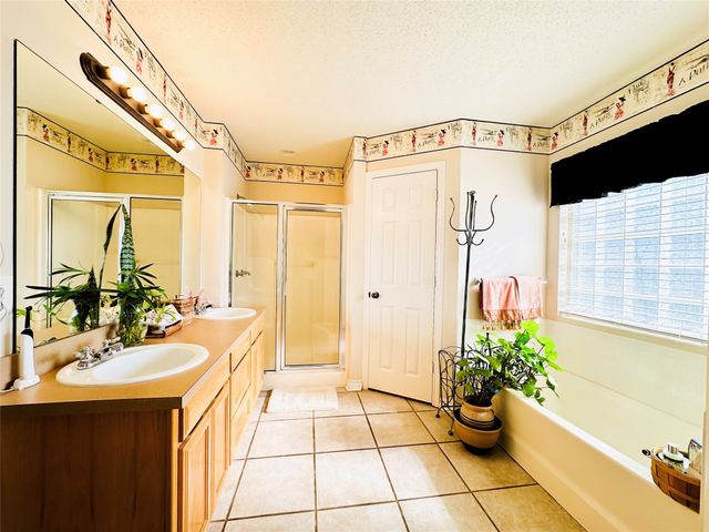 3740 Castlegate Drive, Paris, TX 75462