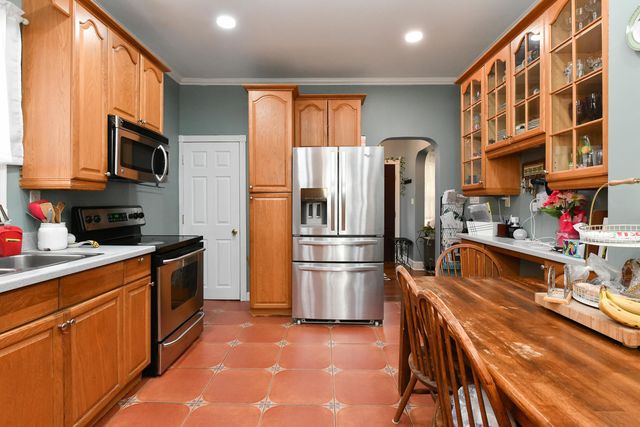 144 STUYVESANT AVE, Kearny, NJ 07032