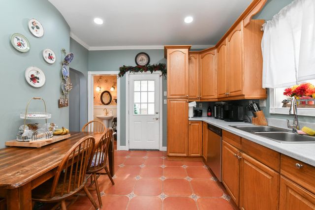 144 STUYVESANT AVE, Kearny, NJ 07032