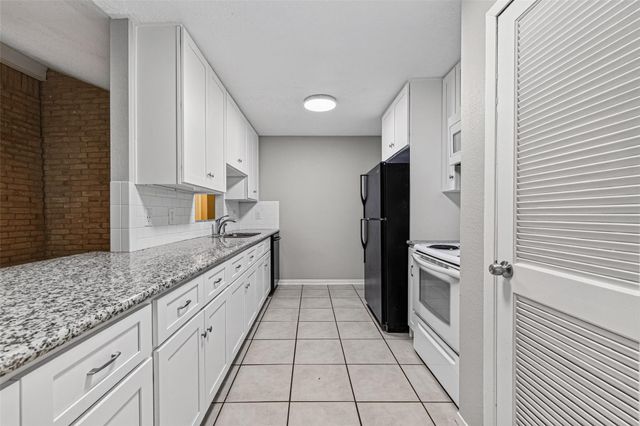 16614 Blackhawk Boulevard, Friendswood, TX 77546