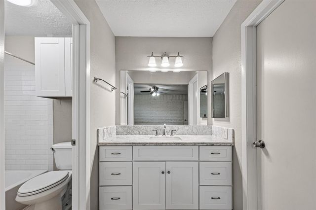 16614 Blackhawk Boulevard, Friendswood, TX 77546