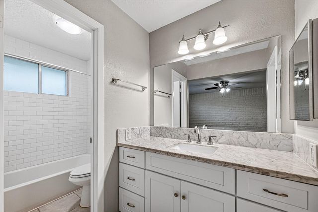 16614 Blackhawk Boulevard, Friendswood, TX 77546
