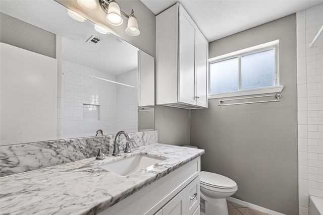 16614 Blackhawk Boulevard, Friendswood, TX 77546
