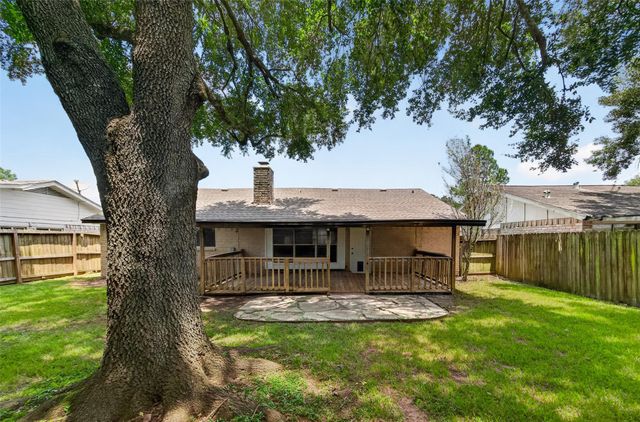 16614 Blackhawk Boulevard, Friendswood, TX 77546