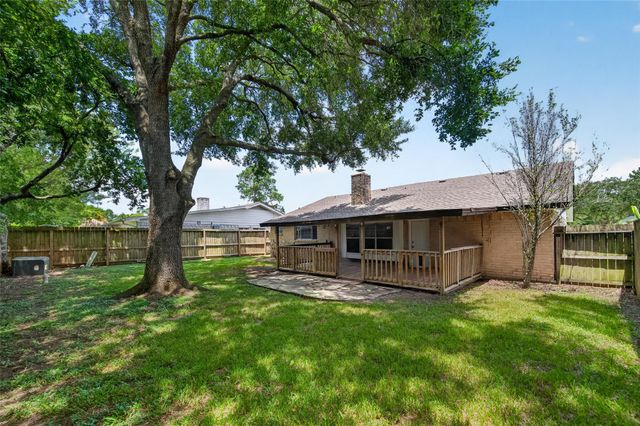 16614 Blackhawk Boulevard, Friendswood, TX 77546