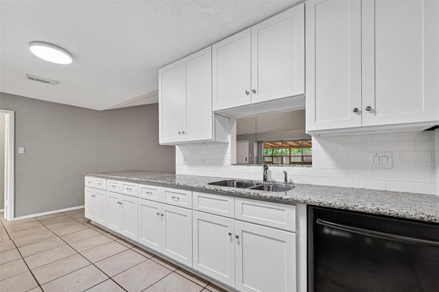 16614 Blackhawk Boulevard, Friendswood, TX 77546