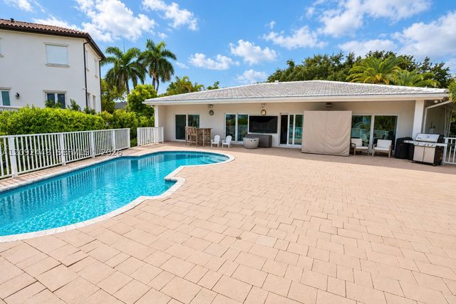 705 Bella Vista Ave, Coral Gables, FL 33156