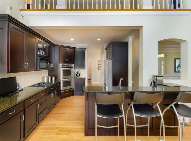 69 Carriage Hill Circle 69, Southborough, MA 01772