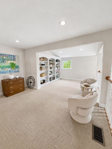 69 Carriage Hill Circle 69, Southborough, MA 01772