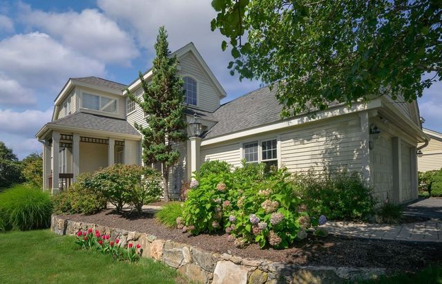 69 Carriage Hill Circle 69, Southborough, MA 01772