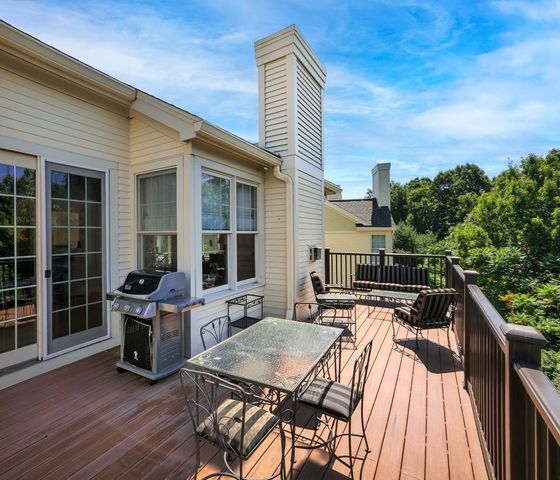 69 Carriage Hill Circle 69, Southborough, MA 01772