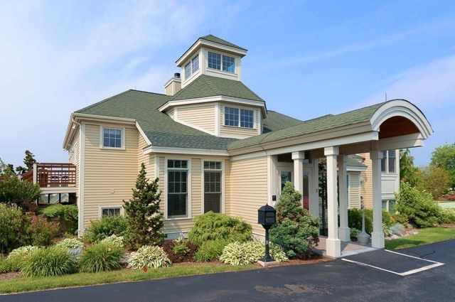 69 Carriage Hill Circle 69, Southborough, MA 01772