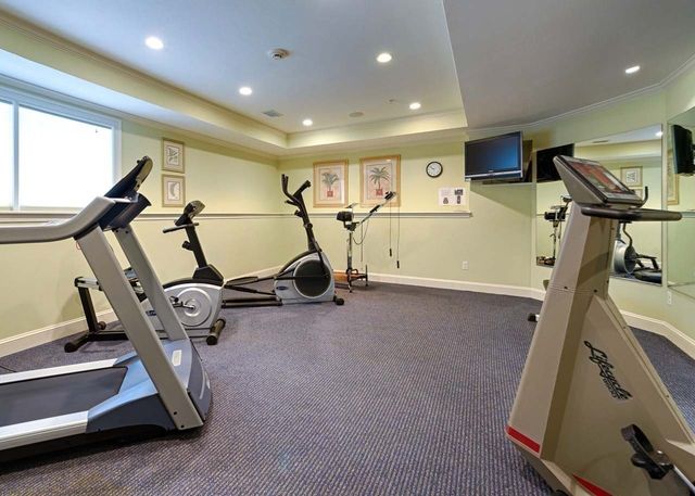 69 Carriage Hill Circle 69, Southborough, MA 01772