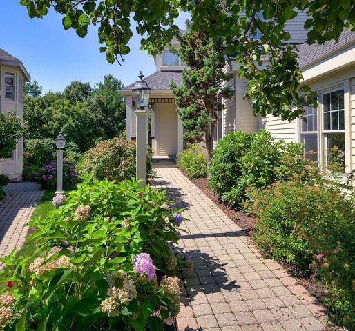 69 Carriage Hill Circle 69, Southborough, MA 01772