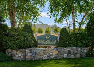 69 Carriage Hill Circle 69, Southborough, MA 01772