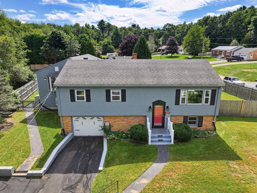 223 Reed Rd, Westport, MA 02790