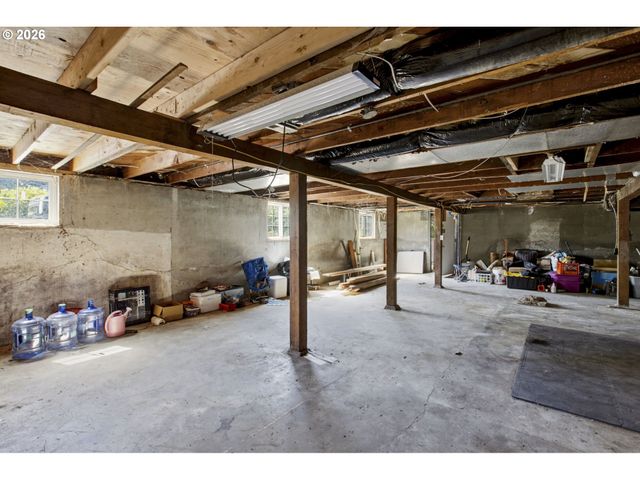 14827 Se RIVER Rd, Milwaukie, OR 97267