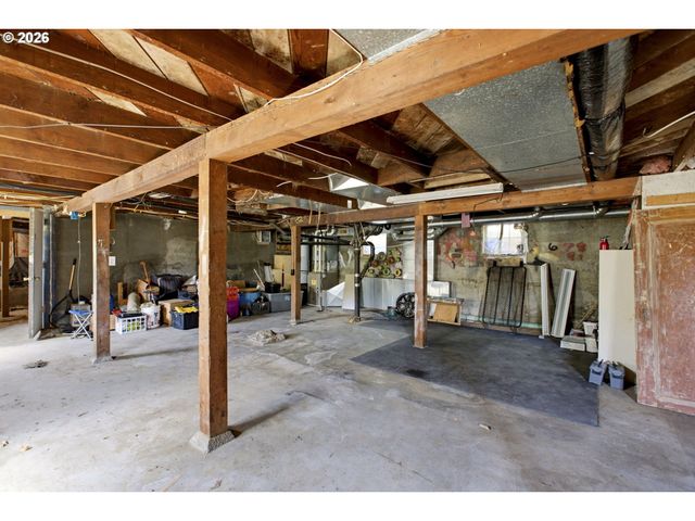 14827 Se RIVER Rd, Milwaukie, OR 97267