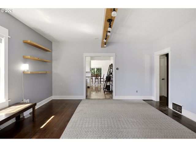 14827 Se RIVER Rd, Milwaukie, OR 97267