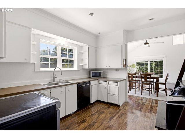 14827 Se RIVER Rd, Milwaukie, OR 97267
