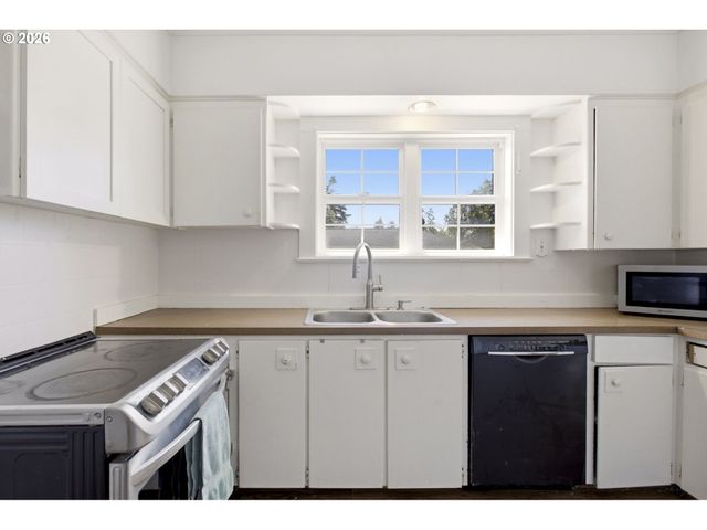 14827 Se RIVER Rd, Milwaukie, OR 97267