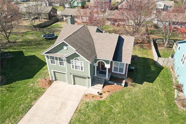 620 SE Sumpter Drive, Lee's Summit, MO 64063