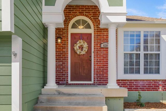 620 SE Sumpter Drive, Lee's Summit, MO 64063