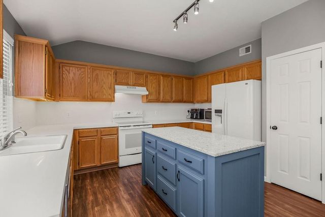 620 SE Sumpter Drive, Lee's Summit, MO 64063