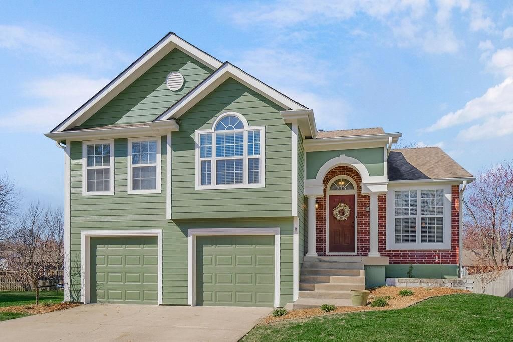 620 SE Sumpter Drive, Lee's Summit, MO 64063