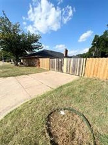 1325 Florentine Drive, Fort Worth, TX 76134
