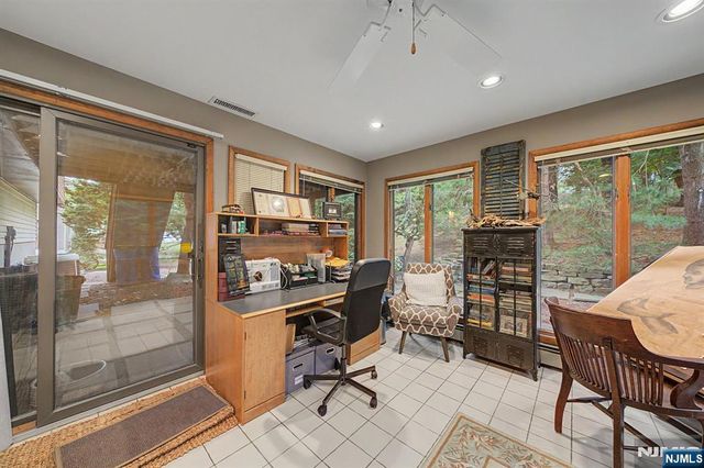 12 Seminole Avenue, Oakland, NJ 07436
