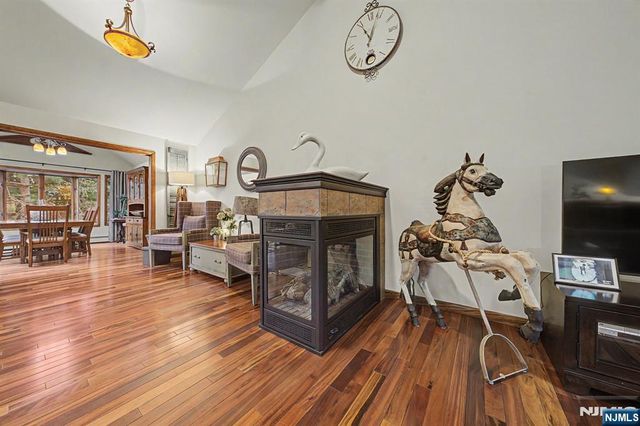 12 Seminole Avenue, Oakland, NJ 07436