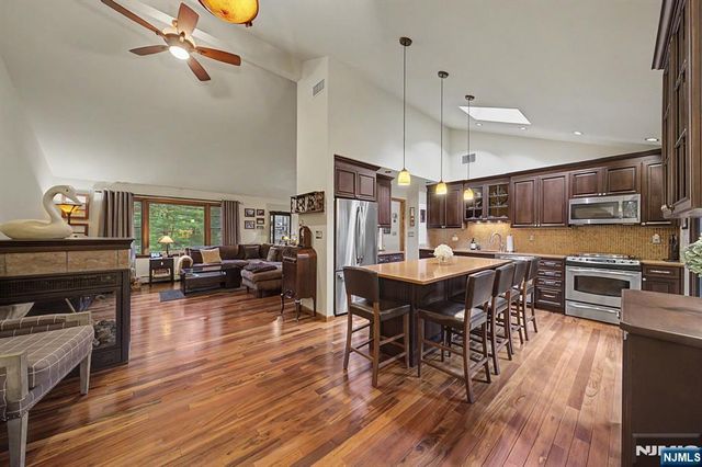 12 Seminole Avenue, Oakland, NJ 07436