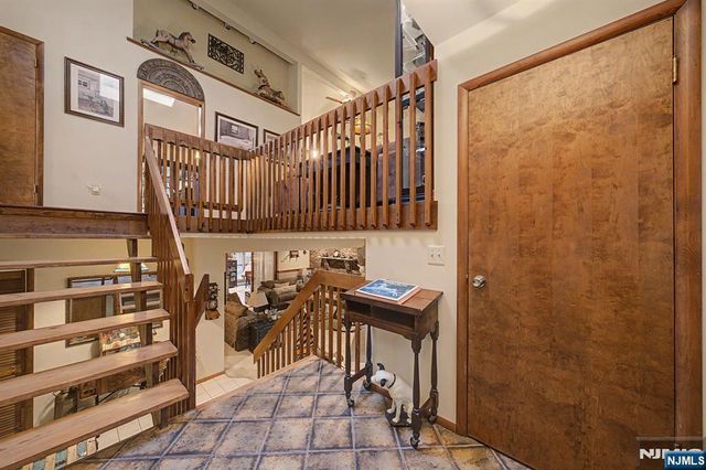 12 Seminole Avenue, Oakland, NJ 07436