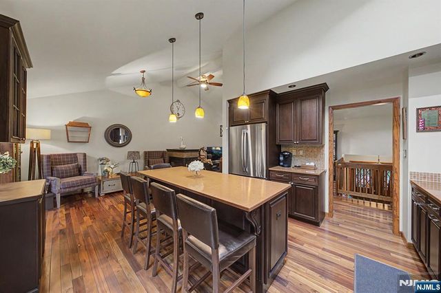 12 Seminole Avenue, Oakland, NJ 07436