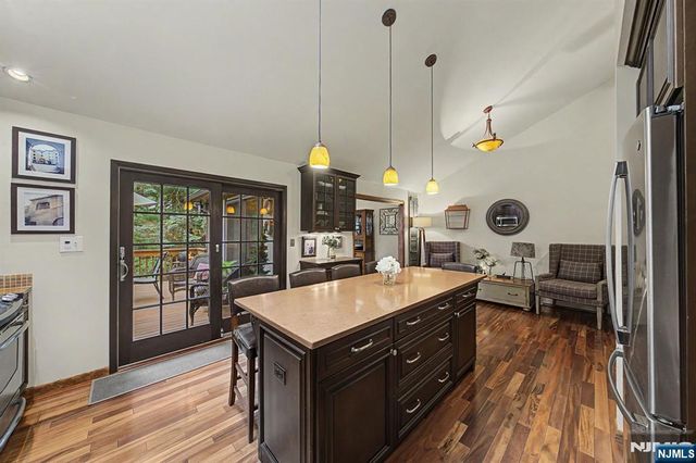 12 Seminole Avenue, Oakland, NJ 07436