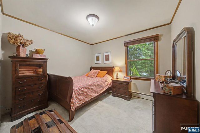 12 Seminole Avenue, Oakland, NJ 07436