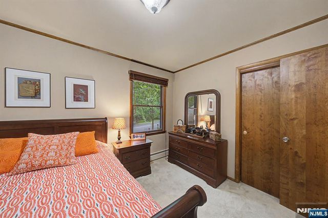 12 Seminole Avenue, Oakland, NJ 07436