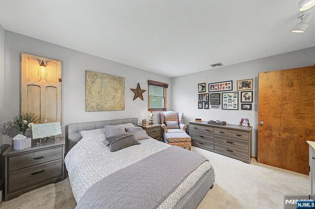12 Seminole Avenue, Oakland, NJ 07436