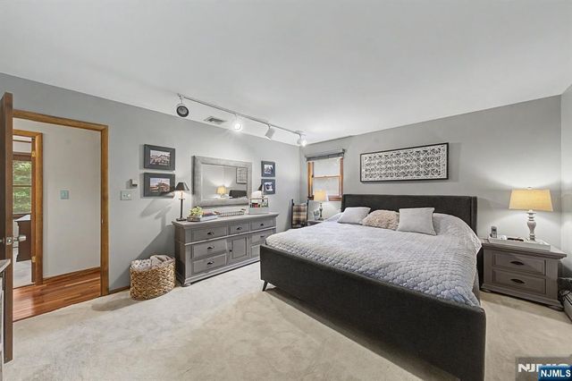 12 Seminole Avenue, Oakland, NJ 07436