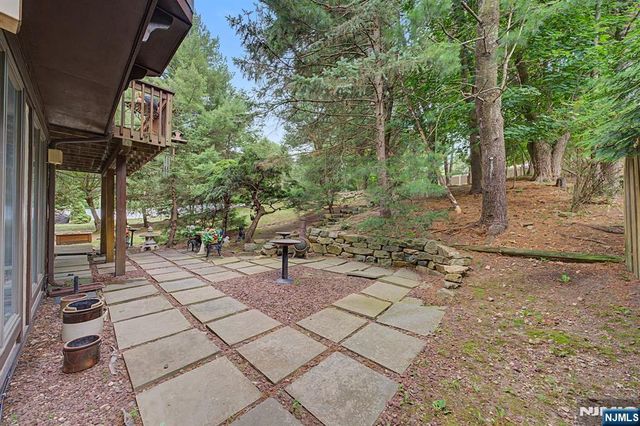 12 Seminole Avenue, Oakland, NJ 07436