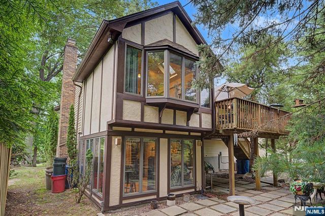 12 Seminole Avenue, Oakland, NJ 07436