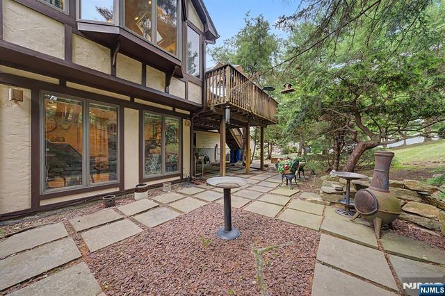 12 Seminole Avenue, Oakland, NJ 07436