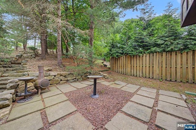 12 Seminole Avenue, Oakland, NJ 07436